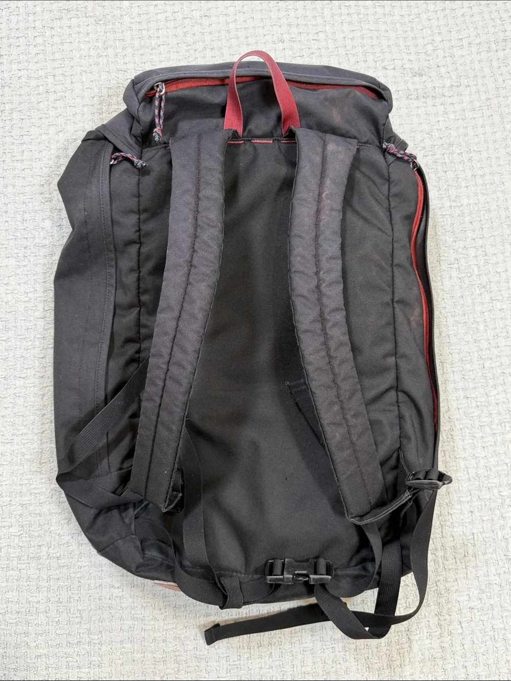Patagonia Black Red Backpack Logo  Daypack Hiking Large Beat Up 47970FA17